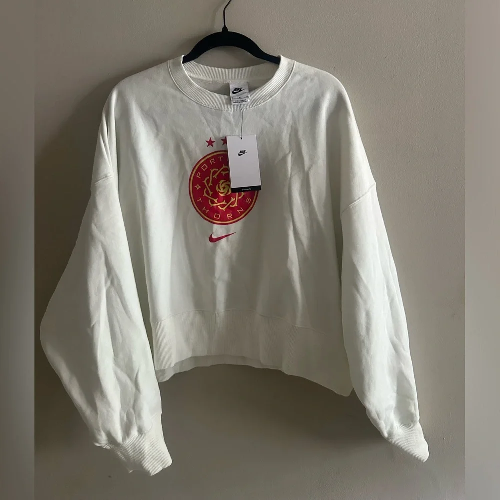 NWT Nike White Crewneck Sweatshirt with Red Portland Thorns Crest Size M